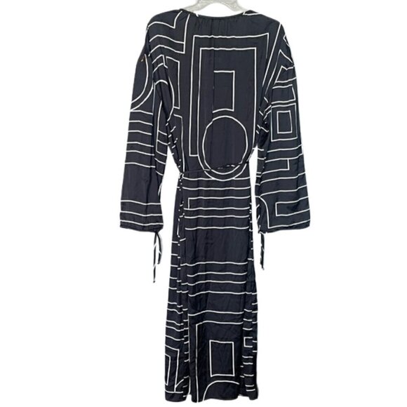 Zara Women's Geometric Button Down Long Black White Satin Robe Kimono Size Large - Picture 4 of 6
